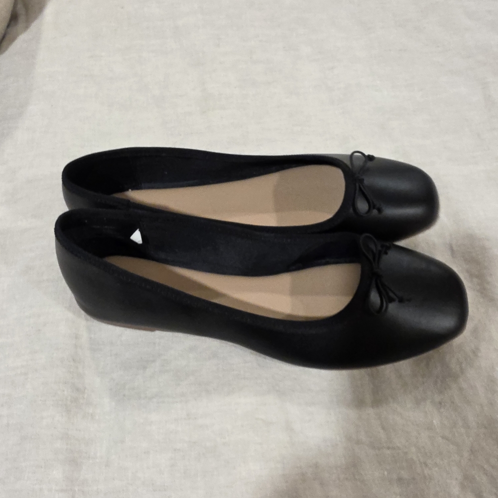 Classic Black Ballet Flats with Bow - Women